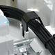 Einfache und bequeme Handhabung und Befestigung der Kabel.